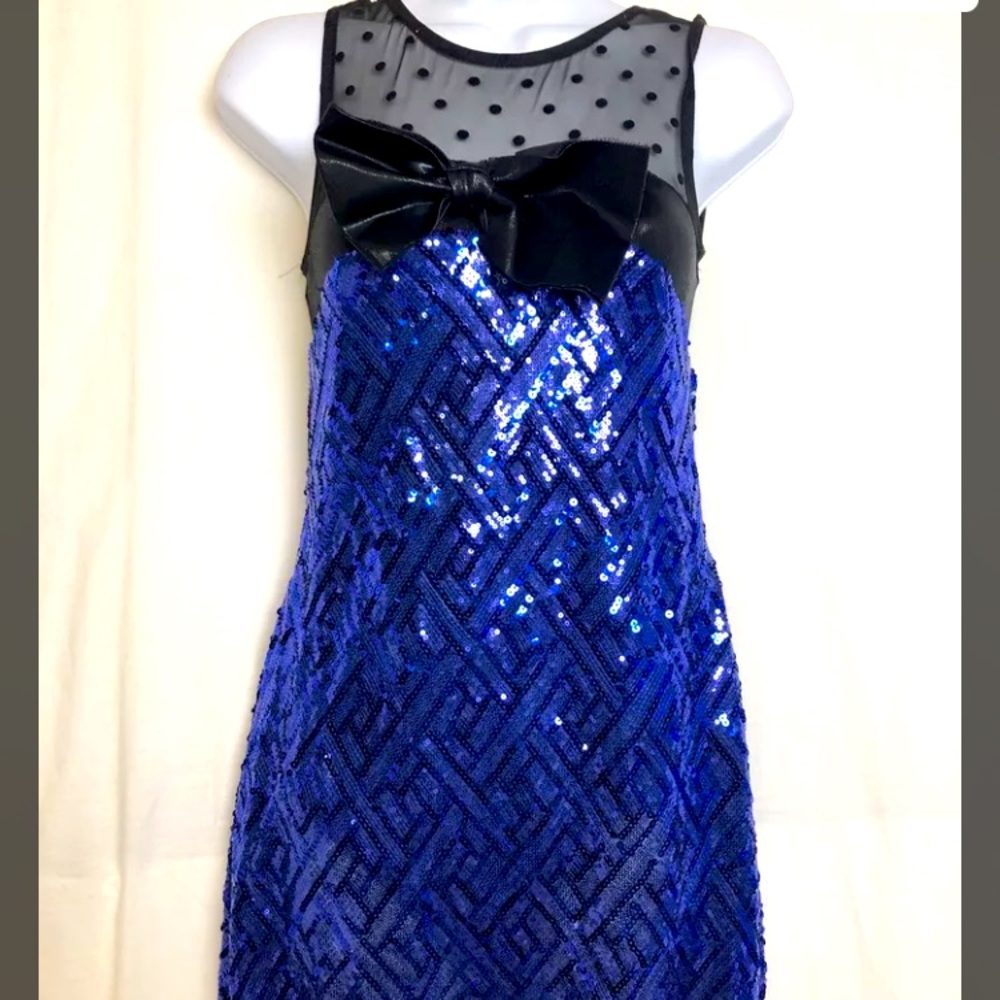 Adult medium dance/skate dress. Elegant and versatile w/ built-in short under.